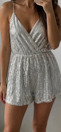 Srebrny kombinezon cekiny M kopertowy elegancki imprezowy błyszczący mini