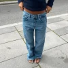 Star jeans med sorte stjerner i lys denim fra design by si