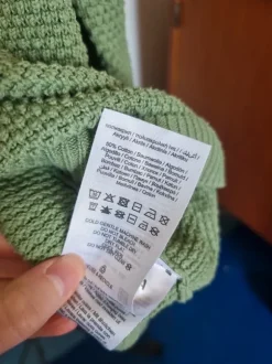 Stickad grön tröja