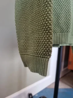 Stickad grön tröja