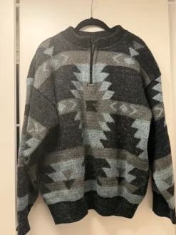 Stickad tröja