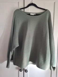 Stickad tröja