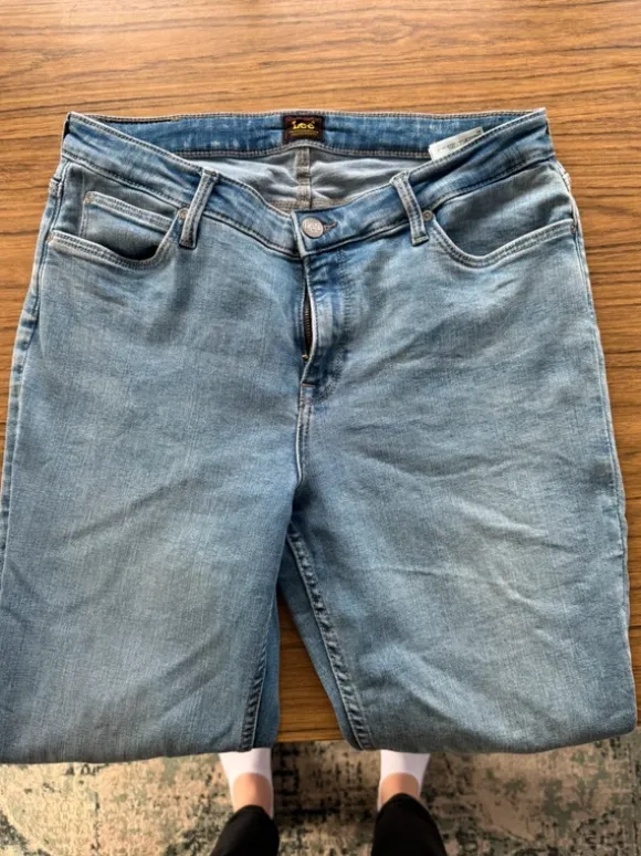 Stretchiga jeans med långa ben