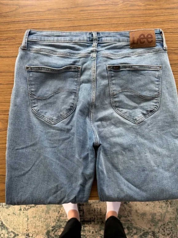 Stretchiga jeans med långa ben