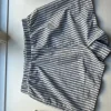 Stribede shorts i let stof