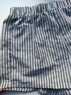 Stribede shorts i let stof