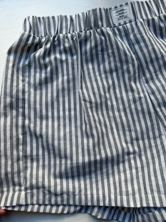 Stribede shorts i let stof