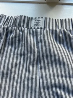 Stribede shorts i let stof