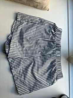 Stribede shorts i let stof