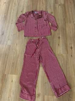 Stribet pyjamassæt
