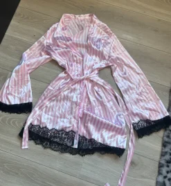 Striped robe pink