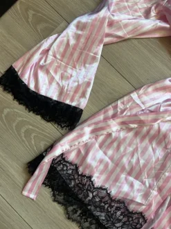 Striped robe pink