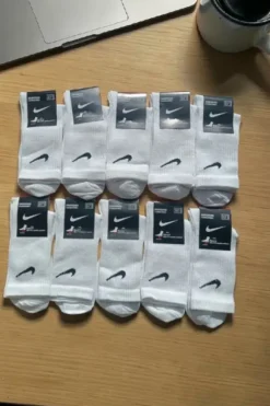 Stylowe skarpety lekkie Nike klasyczne białe