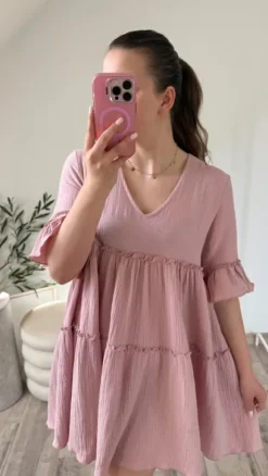 Sukienka babydoll mini falbanki dekolt v pudrowa muślinowa na lato wakacje bawełna