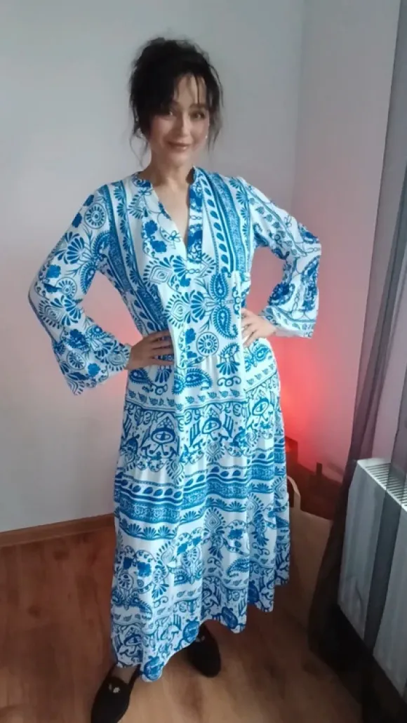 Sukienka maxi włoska niebiesko-biała wzory elegancka boho oversize