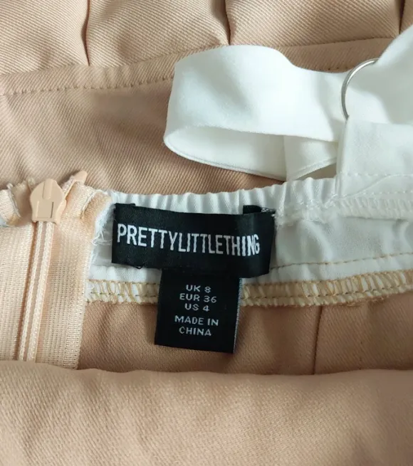 Sukienka mini z plisowanym dołem na ramiączkach old money PrettyLittleThing 36