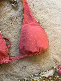 Supersöt prickig bikini