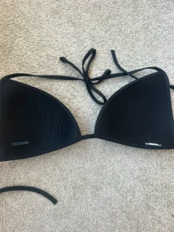 Svart bikinitopp