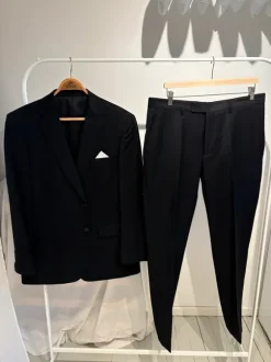 Svart kostym från Dressman