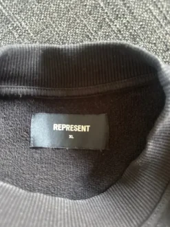 Svart Represent-sweatshirt