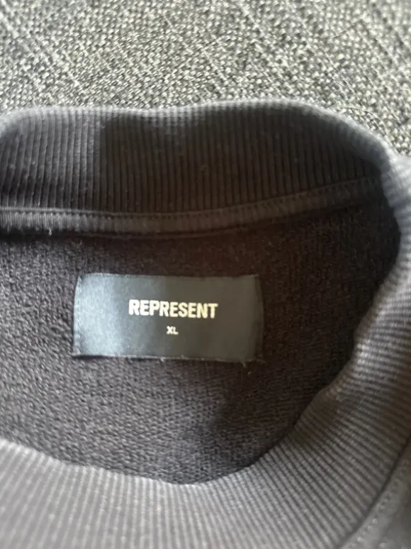 Svart Represent-sweatshirt