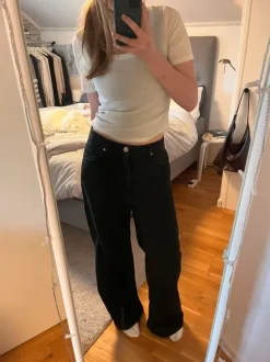 Svarta jeans