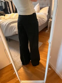 Svarta jeans