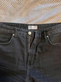 Svarta jeans