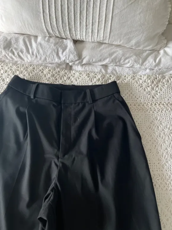Svarta kostymbyxor från Uniqlo