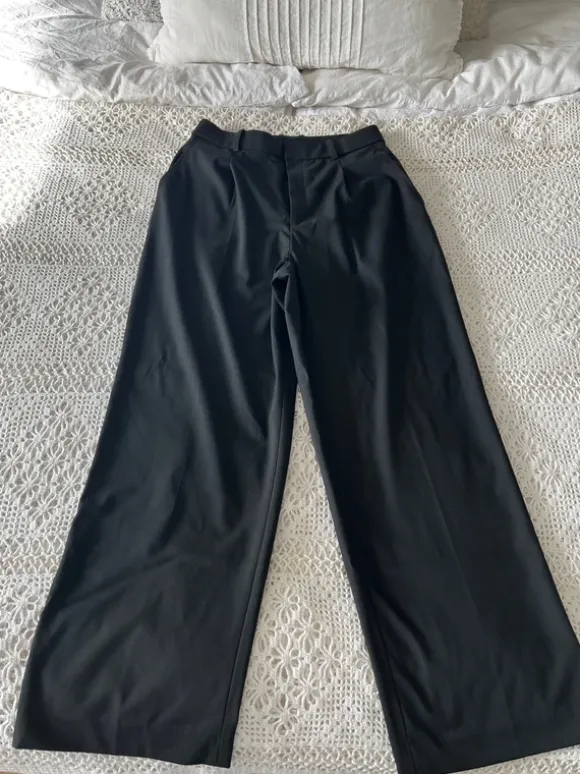 Svarta kostymbyxor från Uniqlo