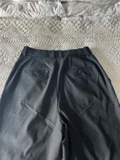 Svarta kostymbyxor från Uniqlo