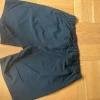 Svarta shorts