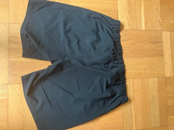 Svarta shorts