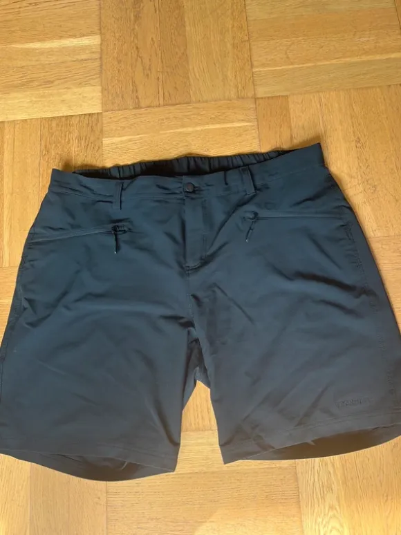 Svarta shorts