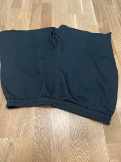 Svarta tunna satinahorts Bikbok L