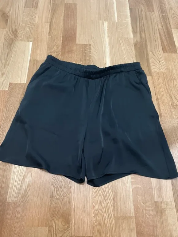 Svarta tunna satinahorts Bikbok L