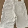 Szorty bermudy Gina Tricot 36 bermuda shorts