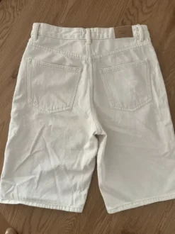 Szorty bermudy Gina Tricot 36 bermuda shorts