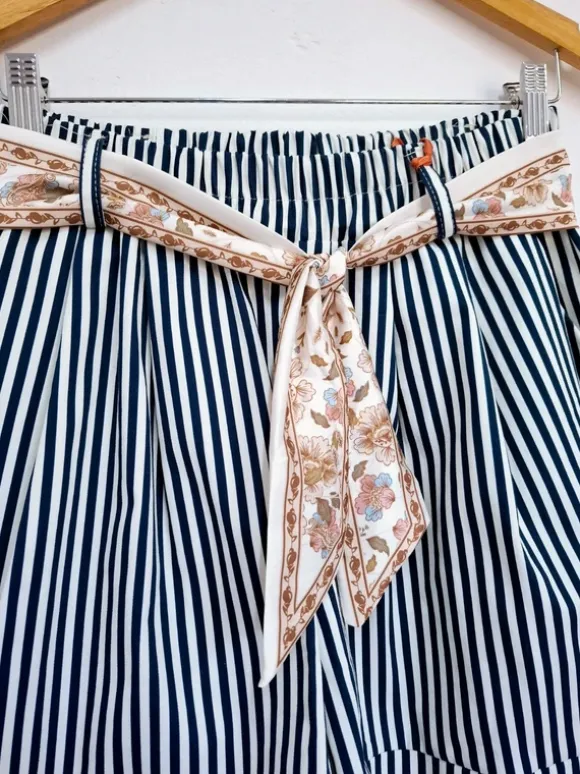 Szorty w paski granatowe białe krótkie spodenki z bawełny pasek hustka eleganckie 40/L