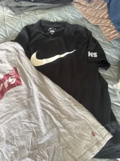 T shirt storlek L