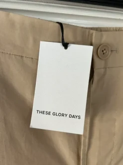 These Glory Days Adel Poplin Shorts Strl 48