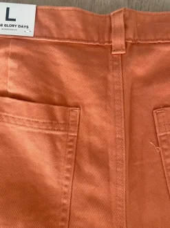 These Glory shorts storlek L