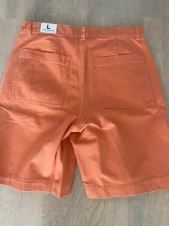 These Glory shorts storlek L