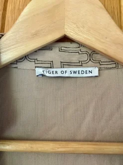 Tiger of Sweden slå-om bluse i viscose