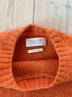 Toast Crew neck wool sweater colour clementine