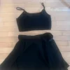 Todelt sæt med nederdel og crop top