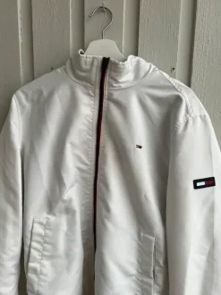 Tommy Jeans jacka