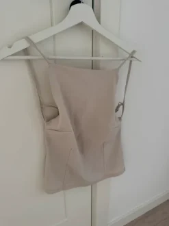 Topp med öppen rygg