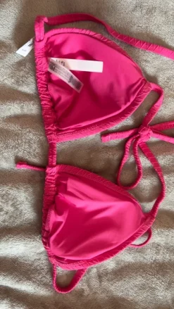 Trójkątna góra od bikini