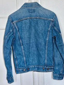 True vintage type III Levi's jacket made in USA 70505-0217